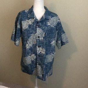 Palmwave hawaiii men shirt size large beautiful blue with white pineapples